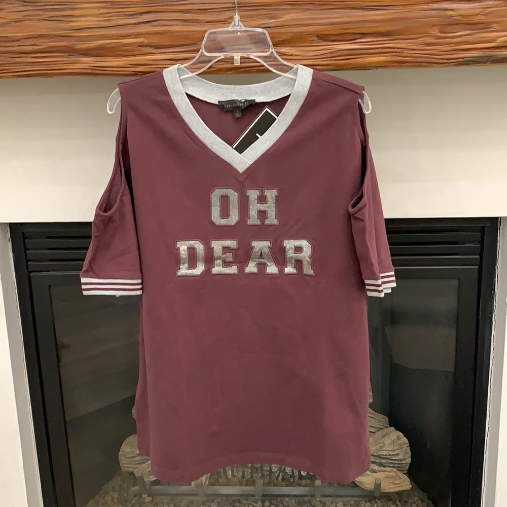 NWT!{Dance&Marvel}Sz S “OH DEAR” Burgundy Short Sleeve Cold Shoulder Shirt